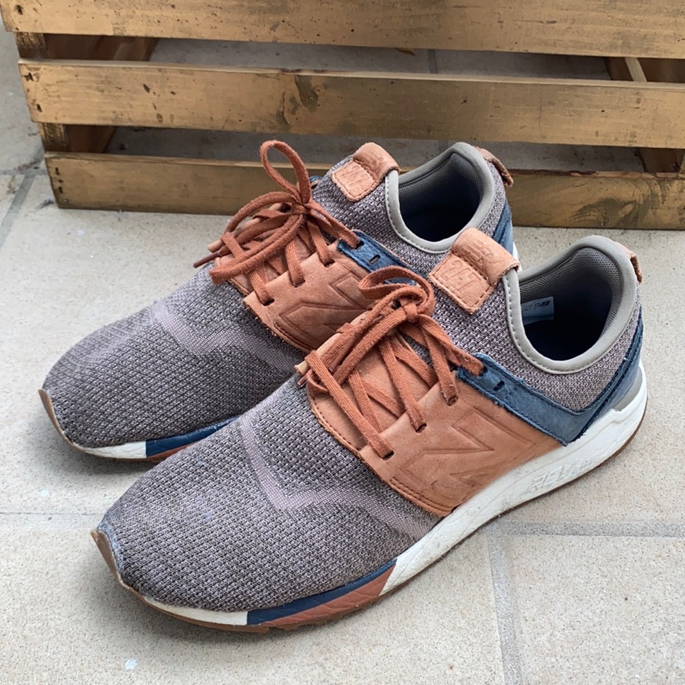 2 pairs New Balance 747